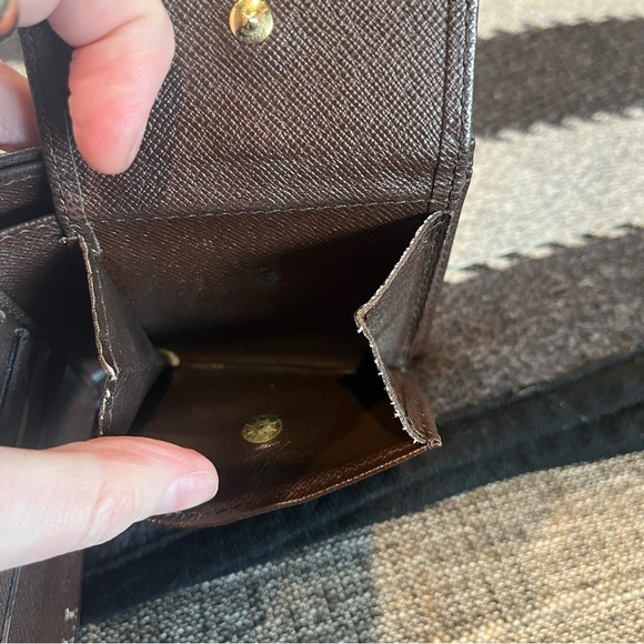 Louis Vuitton bifold wallet - Picture 6 of 12